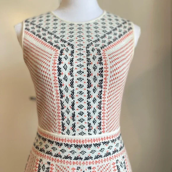 BCBGMAXAZRIA Printed Jacquard MIDI Dress Size XS Sleeveless Bodycon Round Neck - Picture 3 of 8